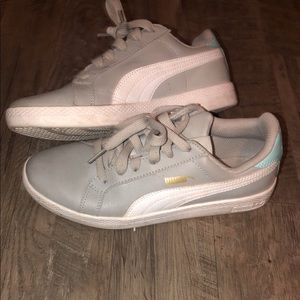 7.5 Puma Sneakers